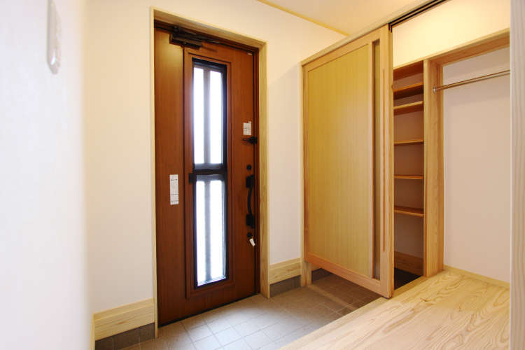 散らからない・使いやすい・明るい玄関にするには？